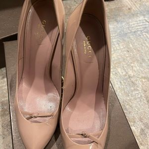 Gucci Vernice Crystal Pumps